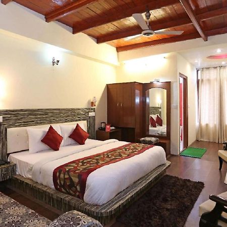 Goroomgo Moon Nainital Near Naini Lake - Parking & Lift Facilities -Hygiene And Spacious Room - Best Seller מראה חיצוני תמונה