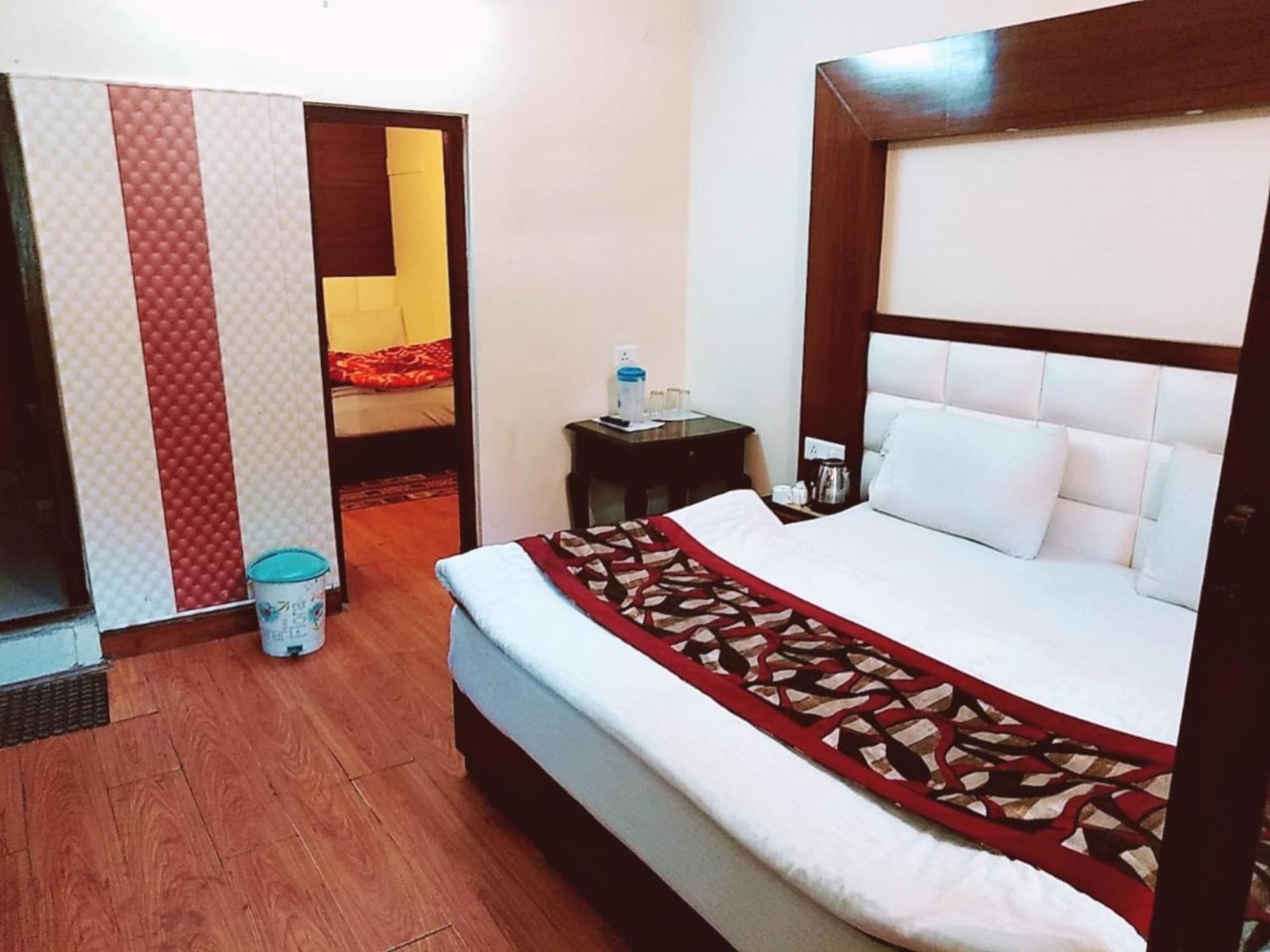 Goroomgo Moon Nainital Near Naini Lake - Parking & Lift Facilities -Hygiene And Spacious Room - Best Seller מראה חיצוני תמונה