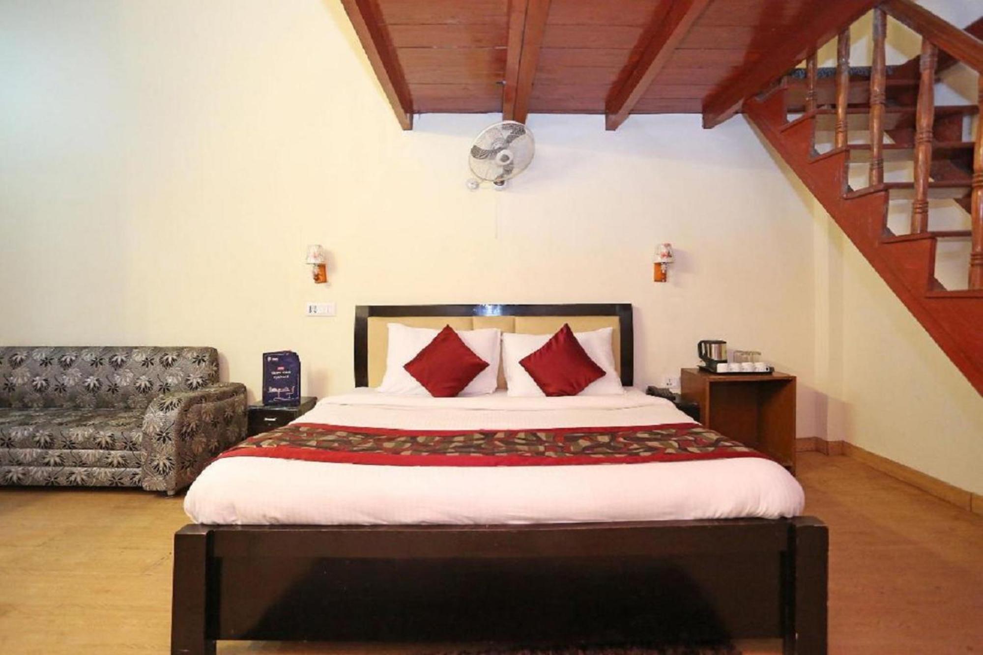 Goroomgo Moon Nainital Near Naini Lake - Parking & Lift Facilities -Hygiene And Spacious Room - Best Seller מראה חיצוני תמונה