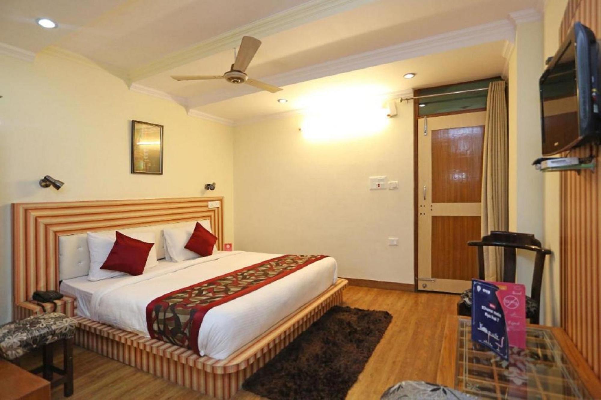 Goroomgo Moon Nainital Near Naini Lake - Parking & Lift Facilities -Hygiene And Spacious Room - Best Seller מראה חיצוני תמונה