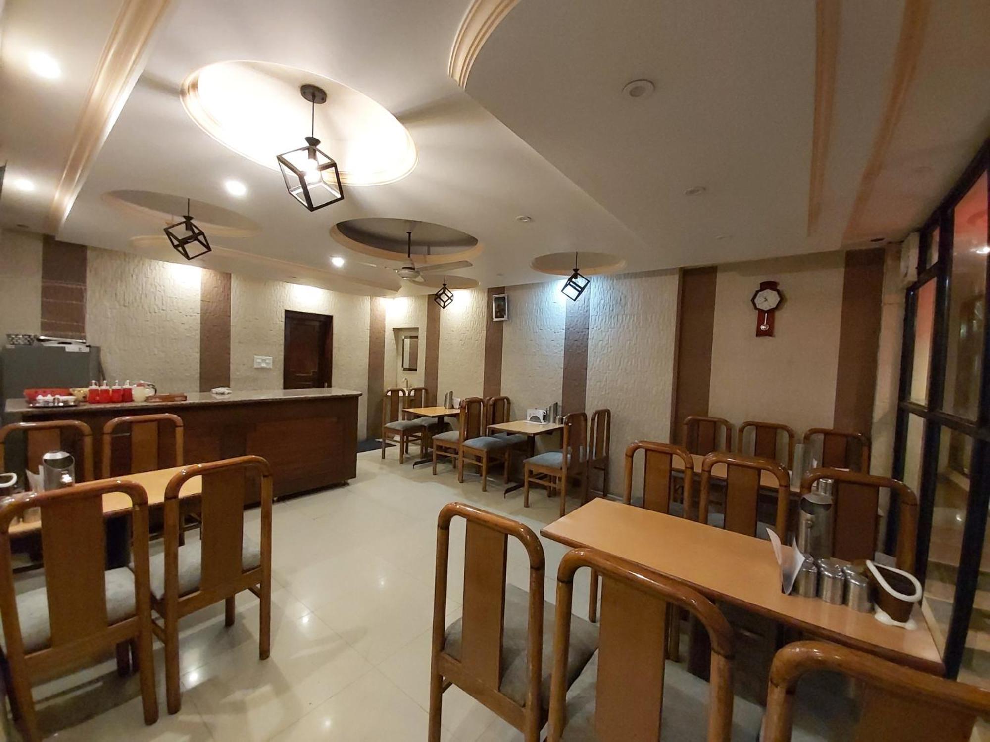 Goroomgo Moon Nainital Near Naini Lake - Parking & Lift Facilities -Hygiene And Spacious Room - Best Seller מראה חיצוני תמונה