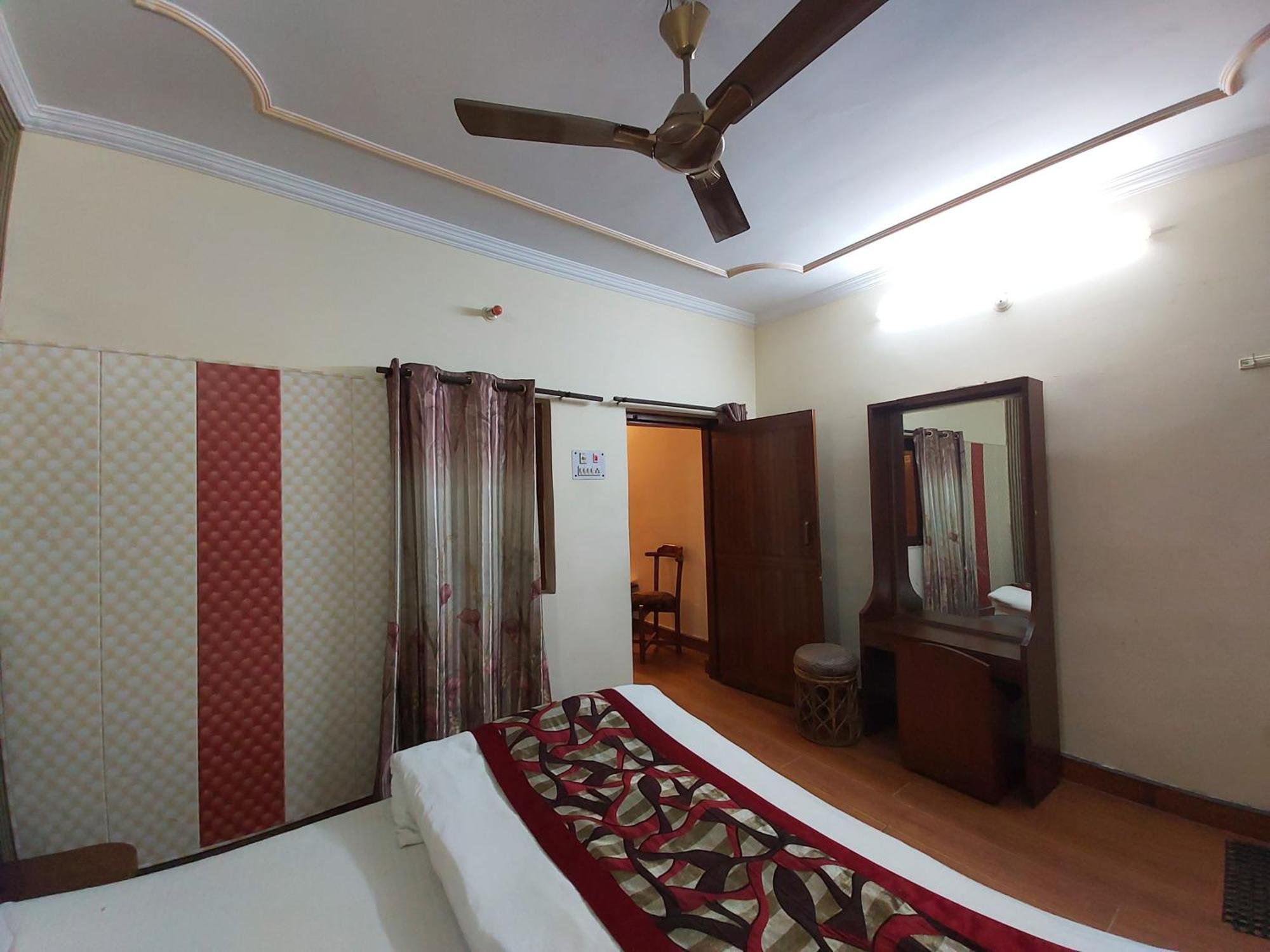 Goroomgo Moon Nainital Near Naini Lake - Parking & Lift Facilities -Hygiene And Spacious Room - Best Seller מראה חיצוני תמונה