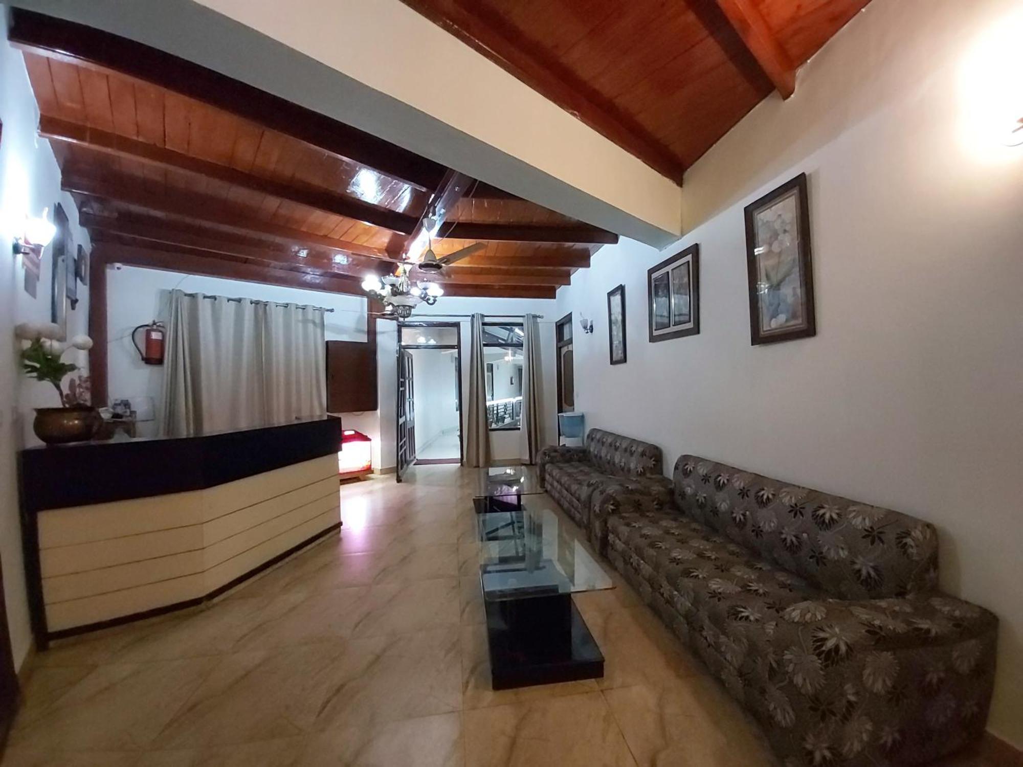 Goroomgo Moon Nainital Near Naini Lake - Parking & Lift Facilities -Hygiene And Spacious Room - Best Seller מראה חיצוני תמונה