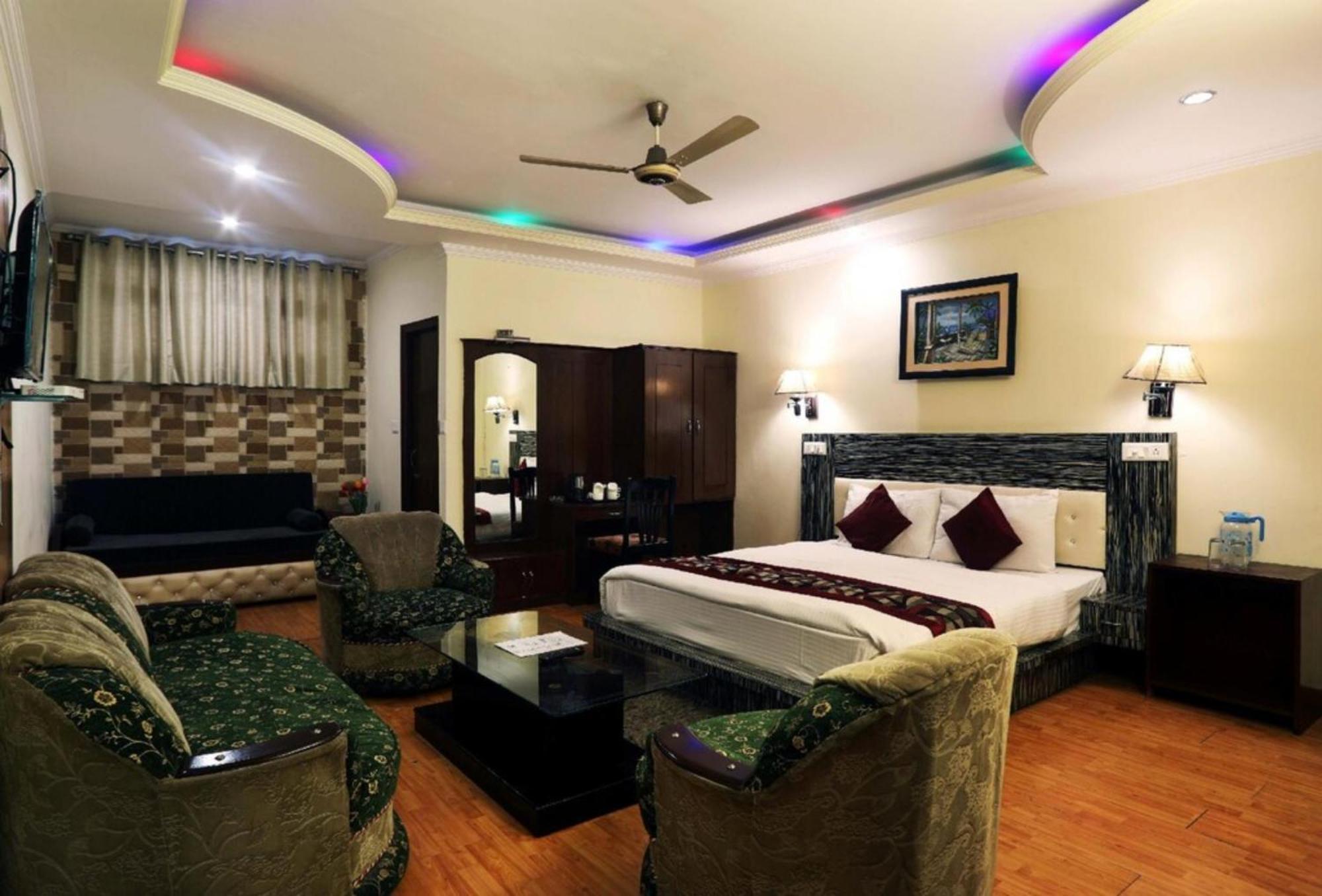 Goroomgo Moon Nainital Near Naini Lake - Parking & Lift Facilities -Hygiene And Spacious Room - Best Seller מראה חיצוני תמונה