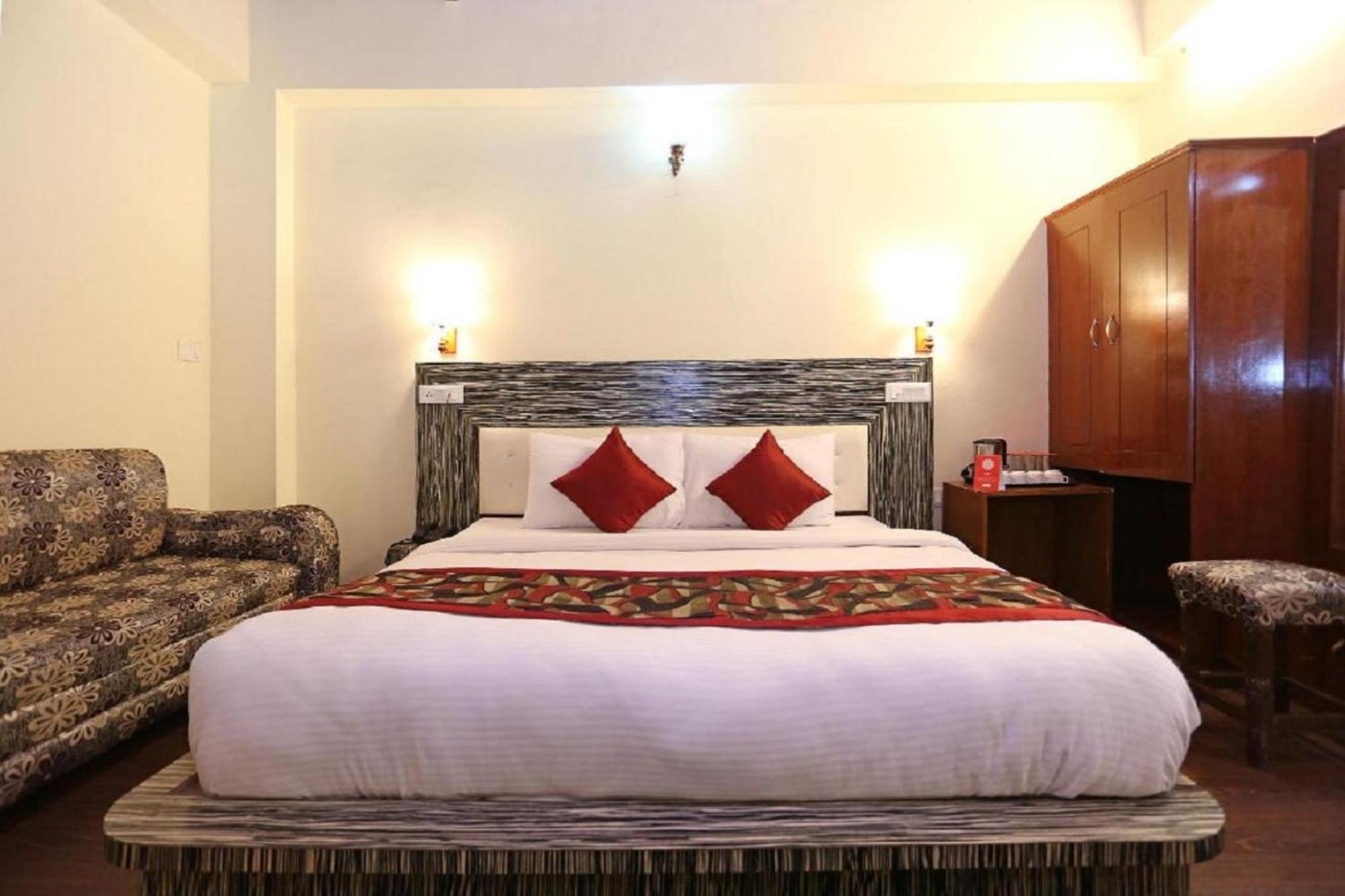 Goroomgo Moon Nainital Near Naini Lake - Parking & Lift Facilities -Hygiene And Spacious Room - Best Seller מראה חיצוני תמונה