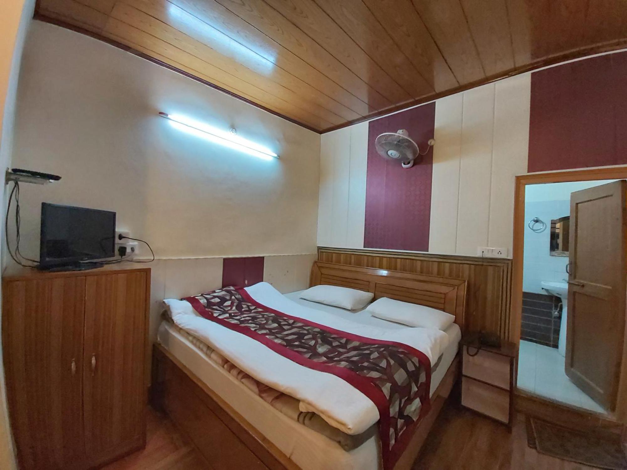 Goroomgo Moon Nainital Near Naini Lake - Parking & Lift Facilities -Hygiene And Spacious Room - Best Seller מראה חיצוני תמונה
