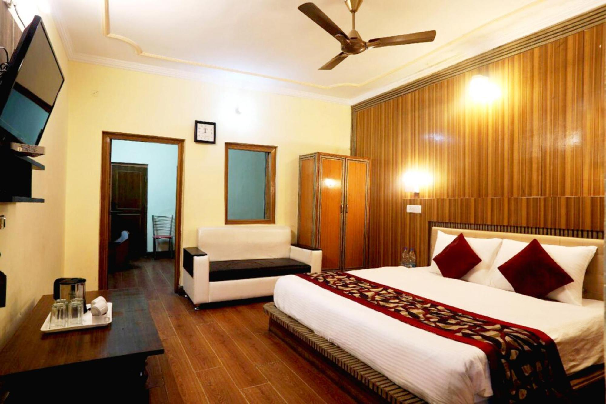 Goroomgo Moon Nainital Near Naini Lake - Parking & Lift Facilities -Hygiene And Spacious Room - Best Seller מראה חיצוני תמונה