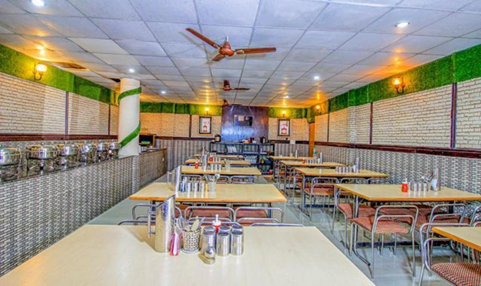 Goroomgo Moon Nainital Near Naini Lake - Parking & Lift Facilities -Hygiene And Spacious Room - Best Seller מראה חיצוני תמונה