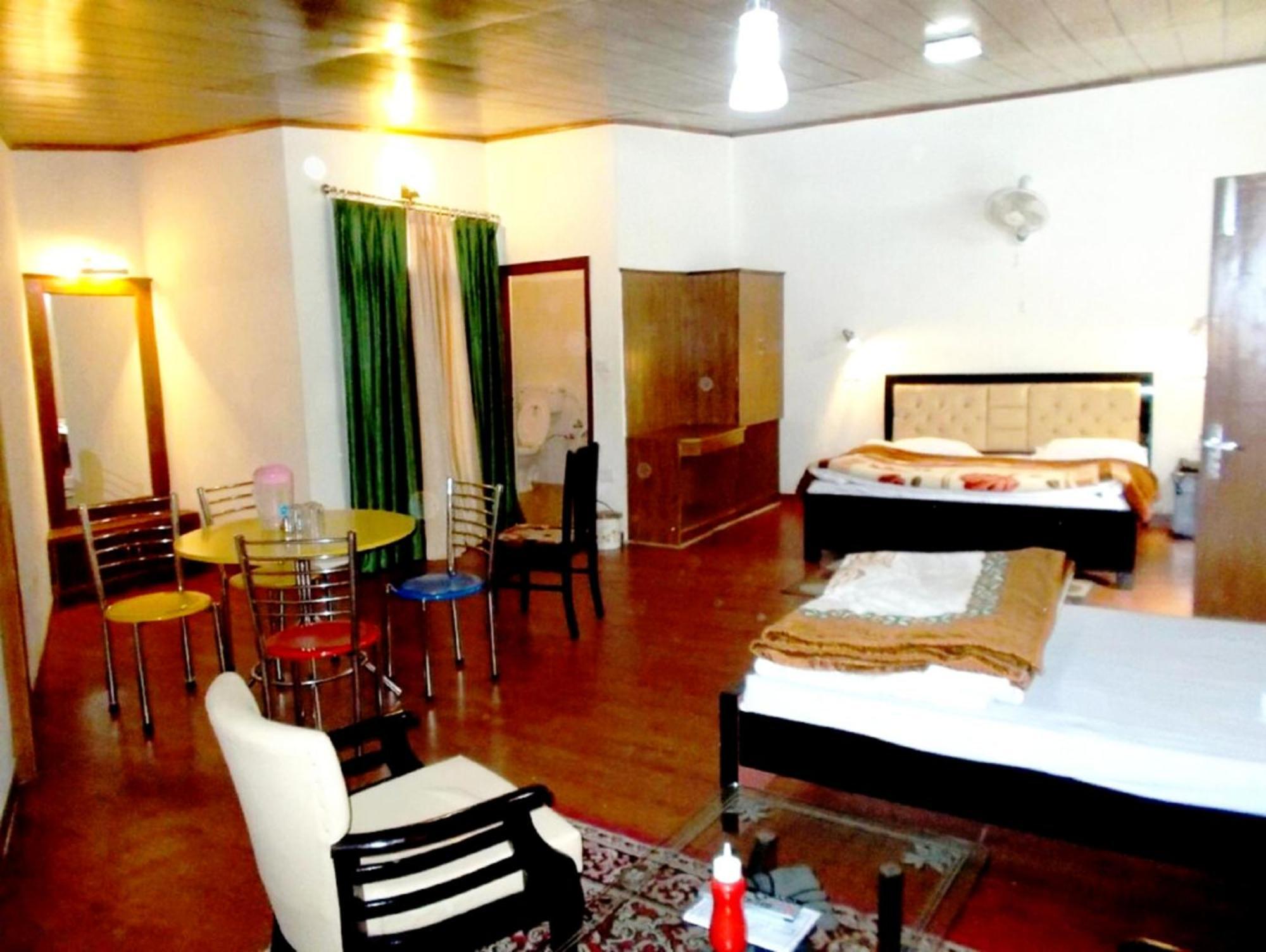 Goroomgo Moon Nainital Near Naini Lake - Parking & Lift Facilities -Hygiene And Spacious Room - Best Seller מראה חיצוני תמונה