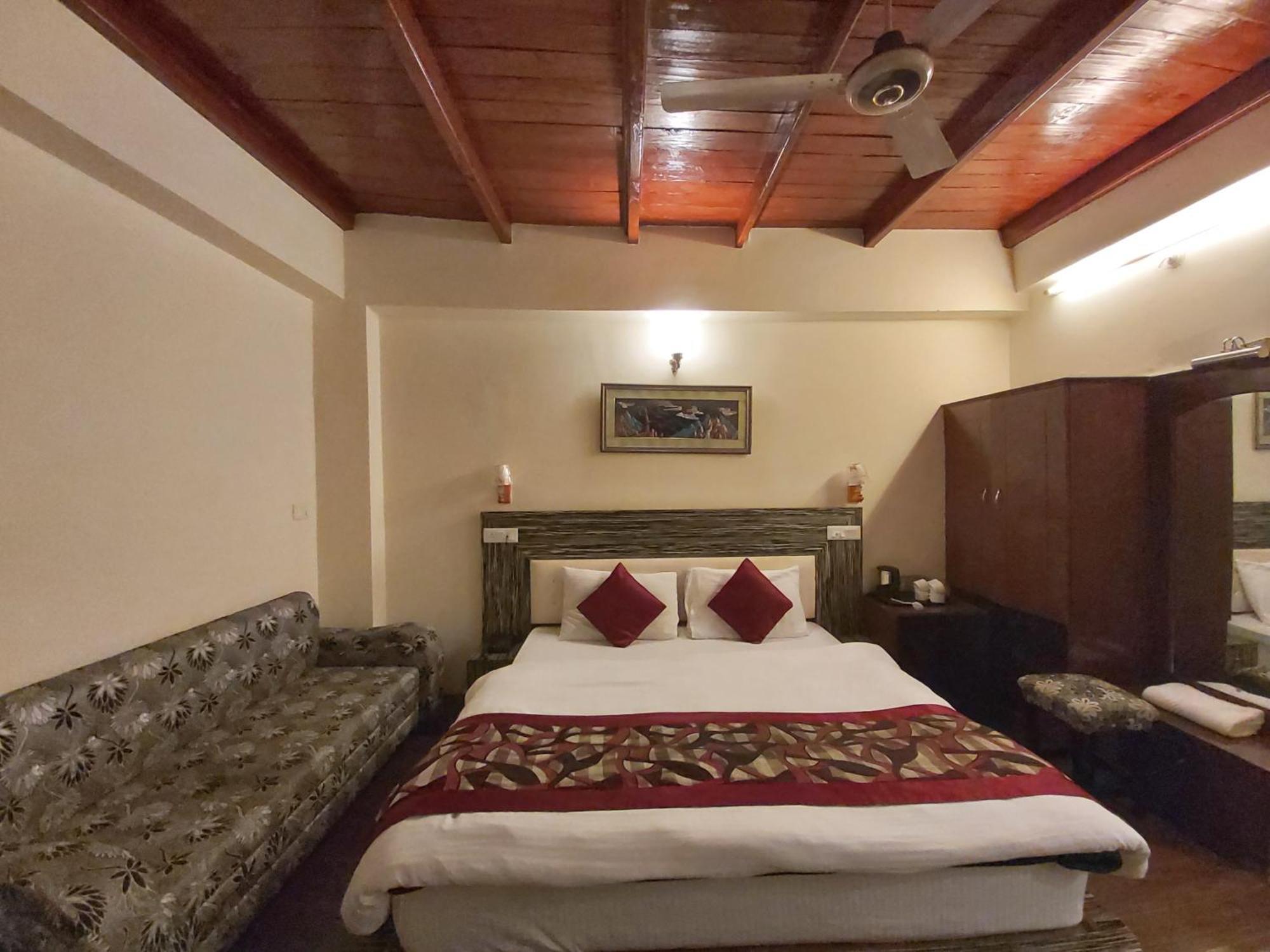 Goroomgo Moon Nainital Near Naini Lake - Parking & Lift Facilities -Hygiene And Spacious Room - Best Seller מראה חיצוני תמונה