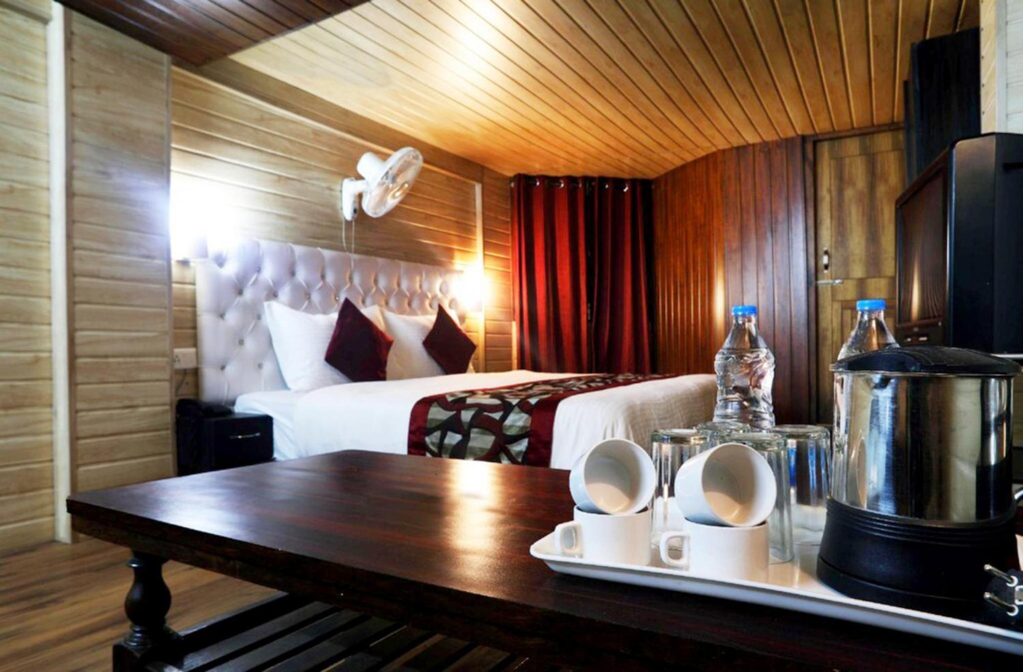 Goroomgo Moon Nainital Near Naini Lake - Parking & Lift Facilities -Hygiene And Spacious Room - Best Seller מראה חיצוני תמונה