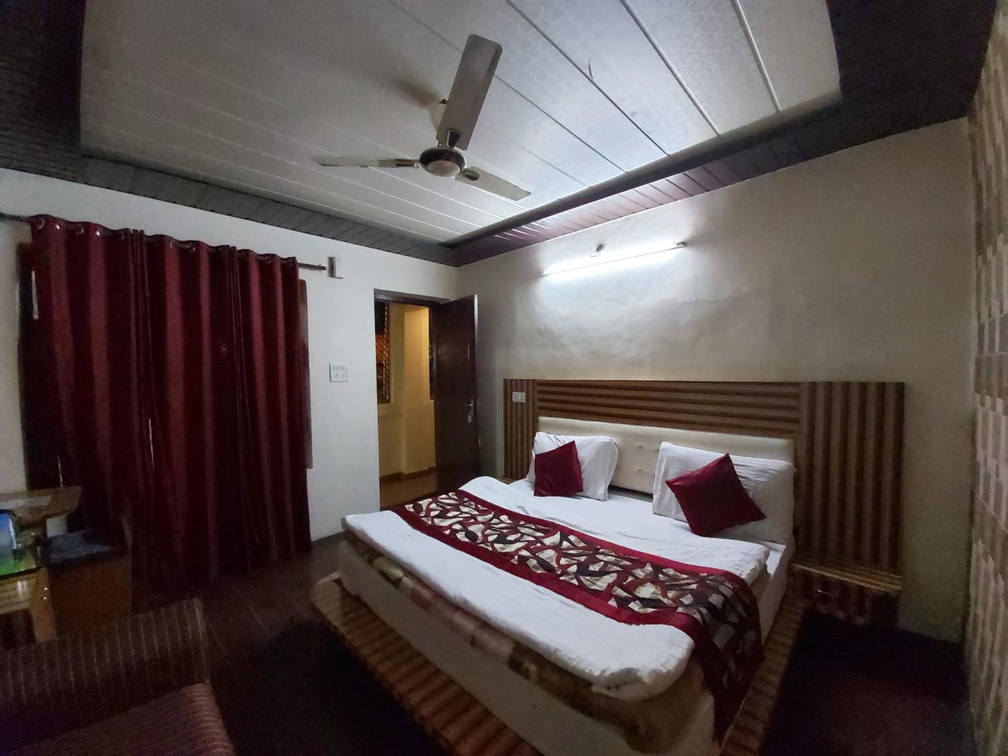 Goroomgo Moon Nainital Near Naini Lake - Parking & Lift Facilities -Hygiene And Spacious Room - Best Seller מראה חיצוני תמונה